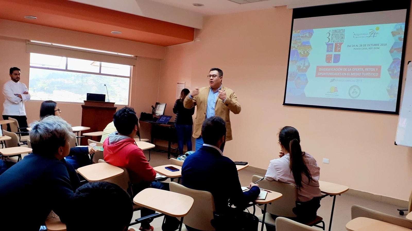 Roberto Cabrera dictando una capacitación