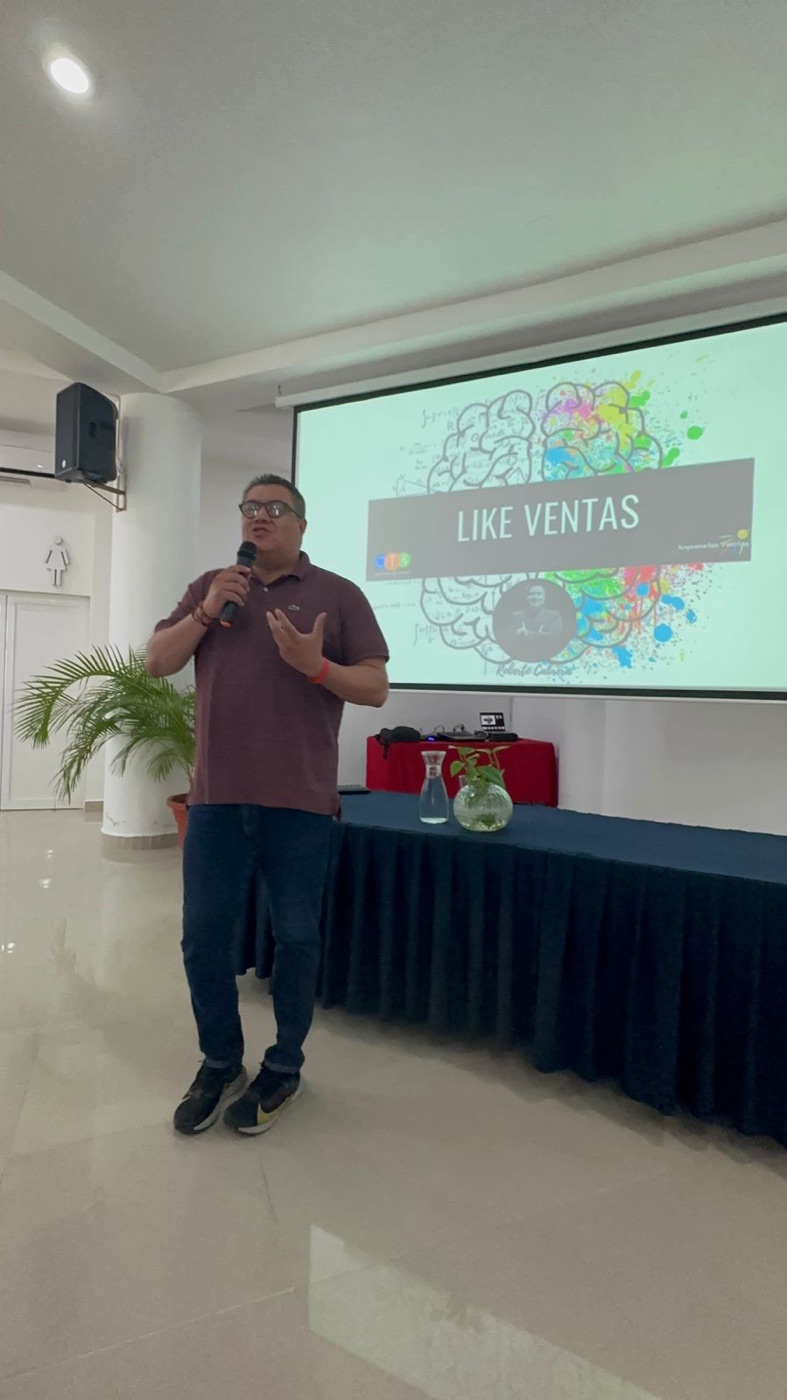 Roberto Cabrera en una conferencia de ventas